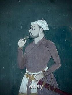 Peinture miniature indienne : Maharaja tenant une fleur et une épée de haute qualité