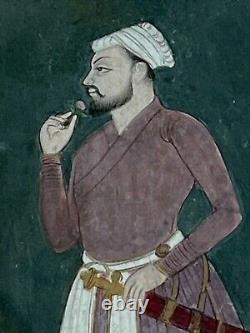 Peinture miniature indienne : Maharaja tenant une fleur et une épée de haute qualité