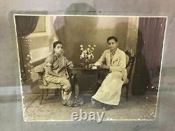 Photo ancienne en noir et blanc d'un couple du sud de l'Inde en costume traditionnel - D33