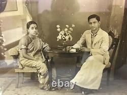 Photo ancienne en noir et blanc d'un couple du sud de l'Inde en costume traditionnel - D33