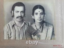 Photographie en noir et blanc vintage - Couple du vieux Sud de l'Inde en sari de dame - Costume de mode des années 60 A83