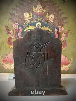 Plaque bouddhiste vintage. Dakini à tête de lion. Métal repoussé. Tibet / Népal.