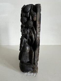 Plaque en pierre noire sculptée antique du Bouddha hindou, de Krishna et de ses assistants signée