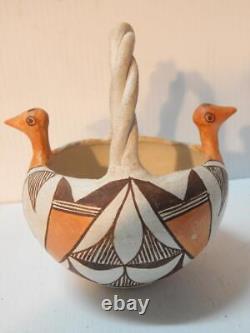 Poterie ancienne vintage Acoma Indian Poterie Figural Bird Basket Pot joliment dimensionnée à expédier