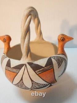 Poterie ancienne vintage Acoma Indian Poterie Figural Bird Basket Pot joliment dimensionnée à expédier