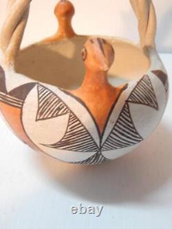 Poterie ancienne vintage Acoma Indian Poterie Figural Bird Basket Pot joliment dimensionnée à expédier