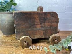 Rare Vintage Antique Colonial Indian Hardwood Childrens Toy Pull Along Cart 	<br/> 
     <br/> 	Translate in French: Rare chariot à tirer pour jouets d'enfants en bois dur colonial indien antique de collection rare