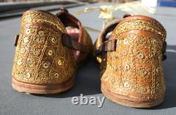 Rares chaussons indiens brodés en or, antiques et vintage, du Pendjab.