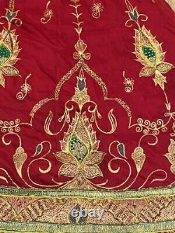 Robe de mariée traditionnelle indienne rouge vintage avec perles et travail à la main