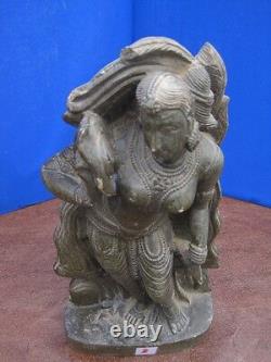 Statue ancienne rare en pierre sculptée à la main, collection religieuse vintage indienne.