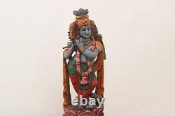 Statue antique en bois de Krishna : sculpture hindoue vintage pour la décoration de temple à domicile et de jardin.