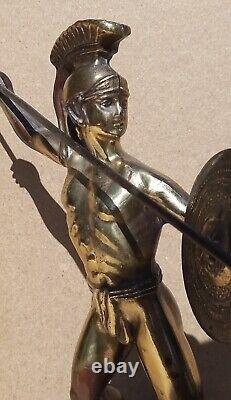 Statue antique en laiton vieilli à l'effigie du dieu grec Achille sur base en marbre avec une lance de 13 pouces.