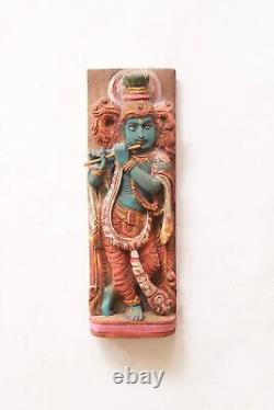 Statue de Krishna en bois antique, dieu hindou vintage pour la décoration murale du temple à la maison ou dans le jardin.