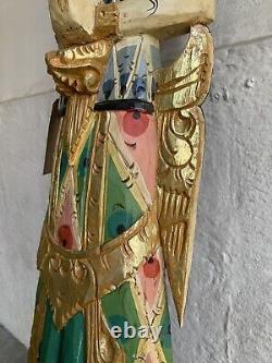Statue de femme indienne en bois sculptée et peinte à la main de style vintage
