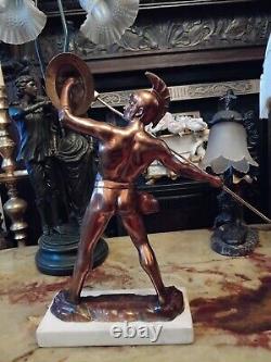 Statue en cuivre et laiton antique vintage du dieu grec Achille sur base en marbre avec lance 16,5'