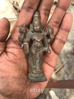 Statue figurine antique en cuivre du seigneur hindou MahaVishnu (E17)
