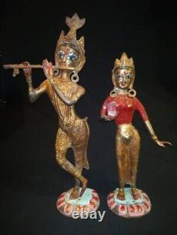 Statuette en bronze rituelle traditionnelle indienne antique du dieu Krishna Radha, collectionnable.