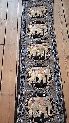 Superbe grand tapis vintage tissé à la main avec des éléphants brodés birmans et indiens - MAGNIFIQUE.