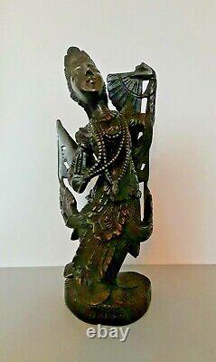 Superbe statue de déesse thaïlandaise / balinaise vintage en bois sculpté à la main avec des éventails