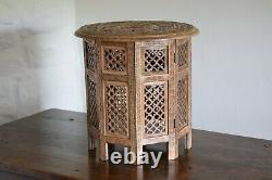 Table Anglo-indienne Vintage Avec Plateau Circulaire Sculpté, Tables Pliantes Asiatiques