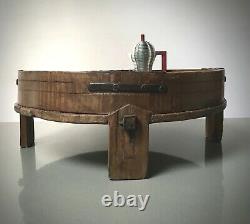 Table Indienne Antique De Broyage De Grain. Chakki Traditionnel Vintage. Table Basse