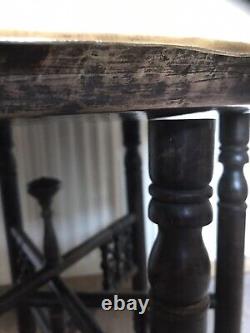 Table d'appoint pliante en bois et laiton de style Indien ancien et vintage de Bénarès