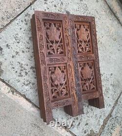 Table d'appoint pliante en bois sculpté et incrusté à l'indienne vintage