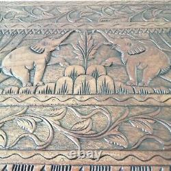Table d'éléphant indien sculptée à la main