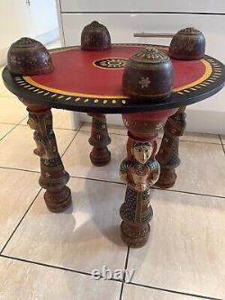 Table indienne rajasthani peinte à la main, au style vintage et inhabituel.