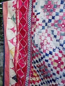 Tenture murale antique en broderie textile Dharanio Inde Saurashtra Gujarat