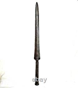 Tête de lance en fer antique Mughal vintage des années 1800, originale et forgée à la main, avec visage de lion.