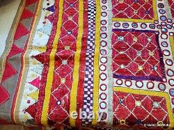 Tissu de chakla cérémonial brodé de la communauté Saurashtra en Inde, Gujarat.