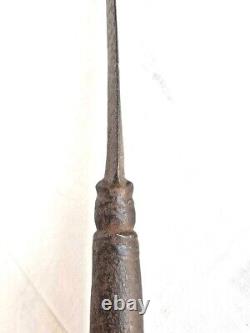 Traduction en français : Ancienne lance rare en fer forgé à la main avec visage de lion antique moghol d'origine des années 1800.