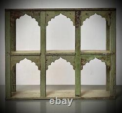 Unité de rangement vintage indienne à six arches, distressed, vert olive pâle, plafond ancien Haveli