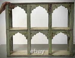 Unité de rangement vintage indienne à six arches, distressed, vert olive pâle, plafond ancien Haveli