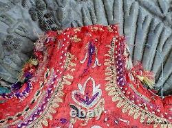 Vent à main brodé du Gujarat, Inde - Fragment ancien, vintage et antique avec motif de paon.