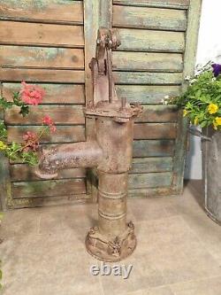 Vieille Antique Indian Cast Iron Well Water Pump Garden Caractéristique De L'eau