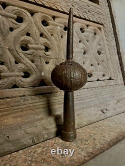 Vieille lance en fer finement gravée à la main de l'époque Mughal indienne rare et de collection
