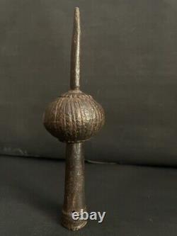 Vieille lance en fer finement gravée à la main de l'époque Mughal indienne rare et de collection