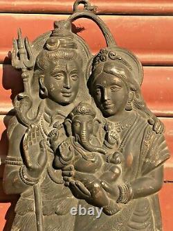 Vieux Vieux Shiva Parvati Ganesha Dieu De La Famille De Mur Suspendu En Laiton Statue