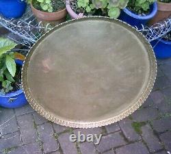 Vintage Anglo Indien Table Carved Standlarge Standlarge Brass Tray Top 68cm Dia