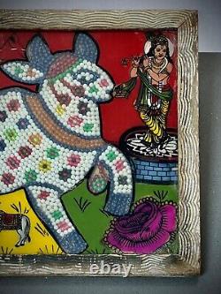 Vintage Indien Vers L'envers Verre Et Peinture De Perles. Krishna, La Vache Et Le Veau. Surabhi