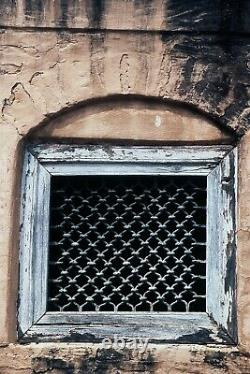 Vintage Petit Teck Indien Fenêtre En Fer En Bois Jali Écran Sauvé Au Rajasthan
