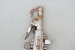 Vtg Rare 17c German Style Steel Wheel Lock Spanner Screwdriver tool Powder Flask 	
<br/> Traduction: Outil rare de style allemand du XVIIe siècle, clé de verrouillage de roue en acier, tournevis, poudrière